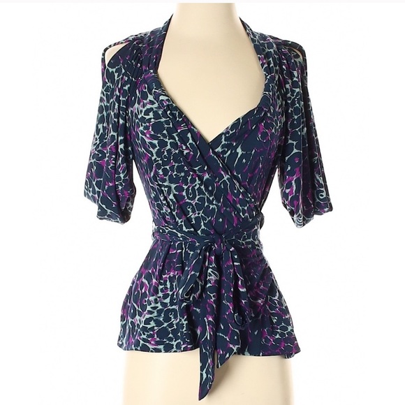 BCBGMAXAZRIA Wrap Stretchy Blouse. Attached Belt. (Poly/Spandex). EUC - Picture 1 of 6